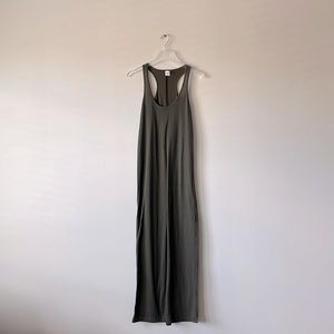 🍉 10 for $15 🍉

 Long maxi dress with belt loops hunter green